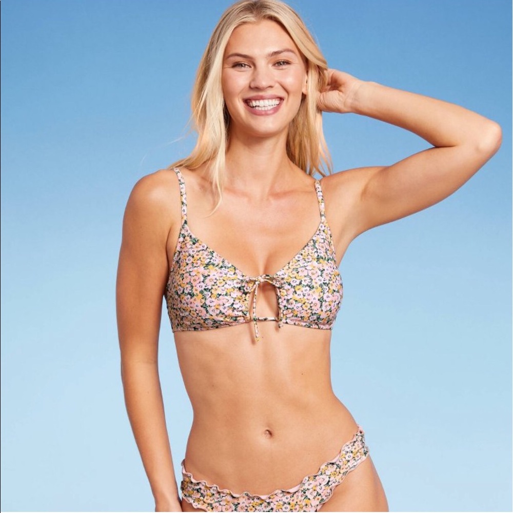 NWT Floral Shade & Shore Bikini Top with Removable Pads